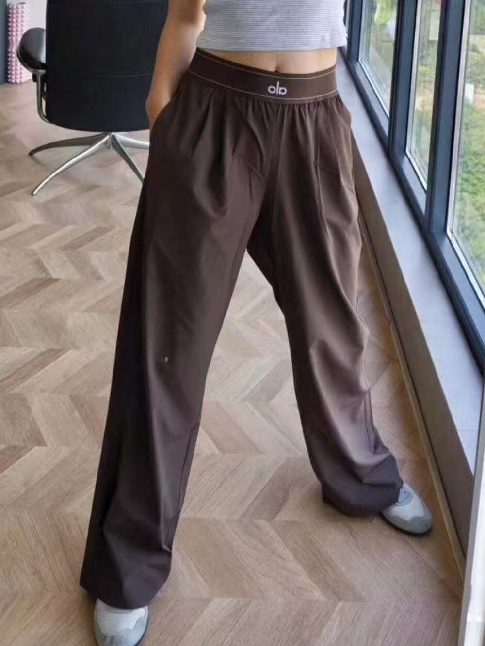 ALO Yoga Brown Suit Pants π Regular size 30-inch inseam - Picture 1 of 5
